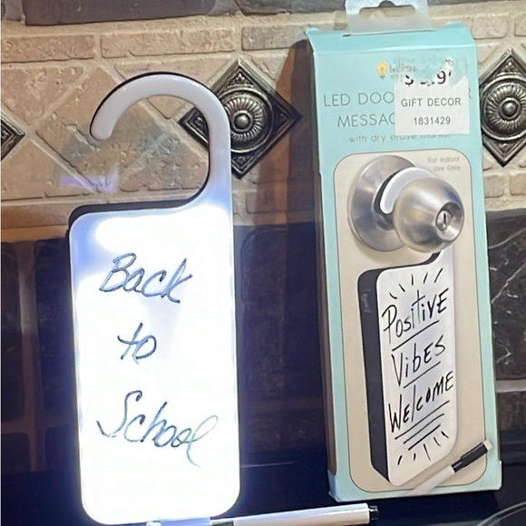 EUC Illuminated door hang sign LED with dry erase marker to personalize - Picture 2 of 4